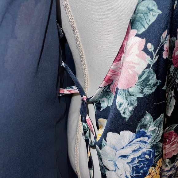 NWT Women's Lilyful Floral Multicolor Wrap Dress Size L $65 - Picture 4 of 7